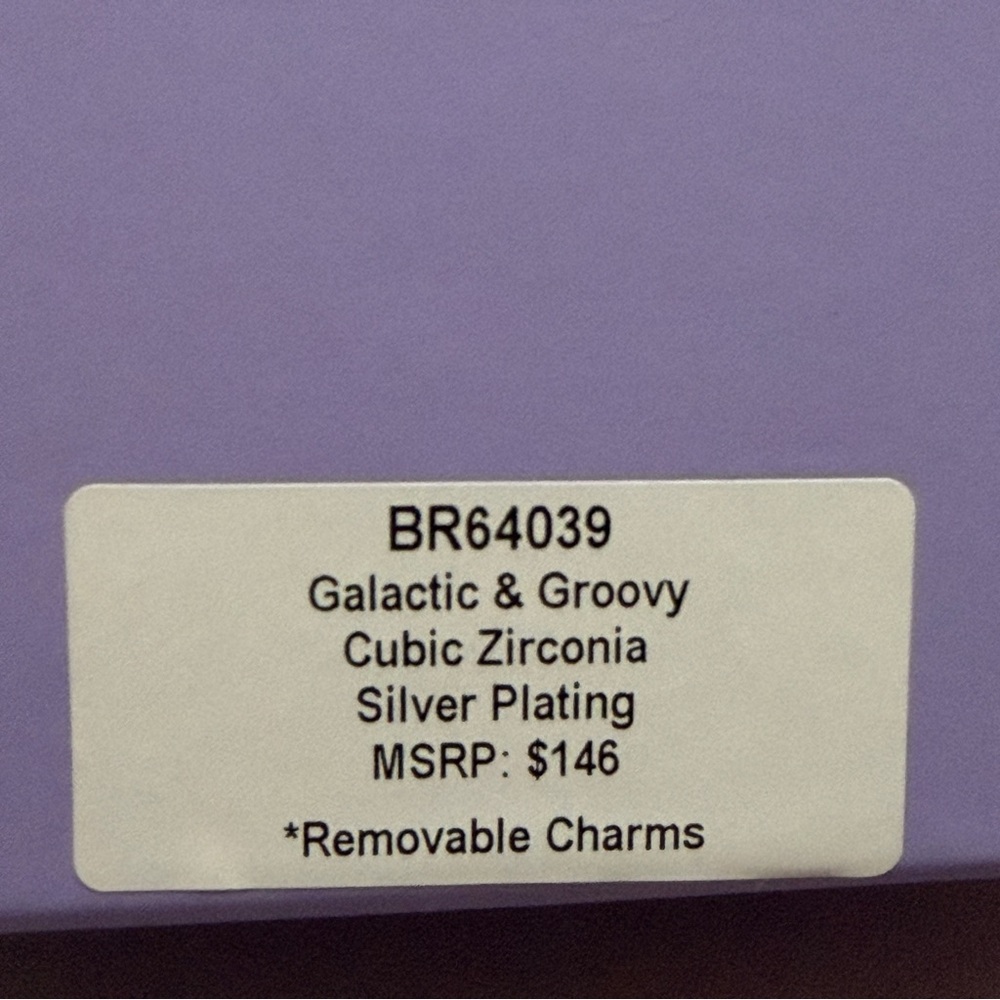 Bomb Party ‘Galactic & Groovy’ Silver Charmelier with Green Alien - Picture 5 of 5